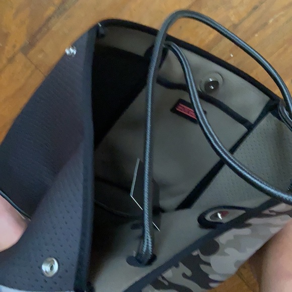 COPY - New Haute Shore neoprene bag with case - Picture 4 of 11